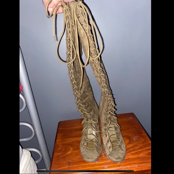 Knee high heels - Picture 1 of 5